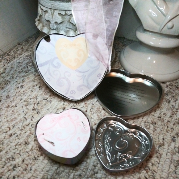 Set Of Two Vintage Heart Shaped Brighton Tins, One Large, One Small - Picture 4 of 6